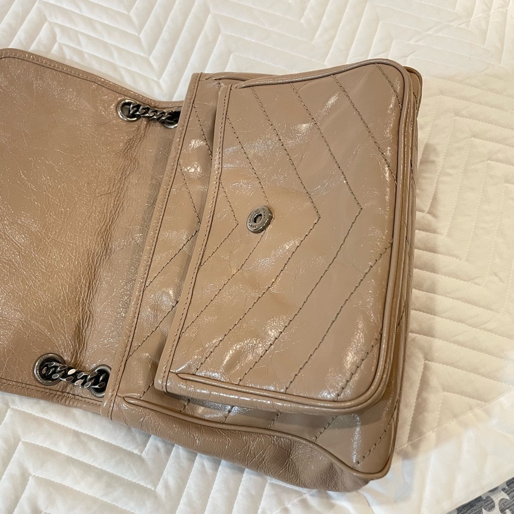 YSL NIKI MEDIUM GOLD SAND - Picture 6 of 12